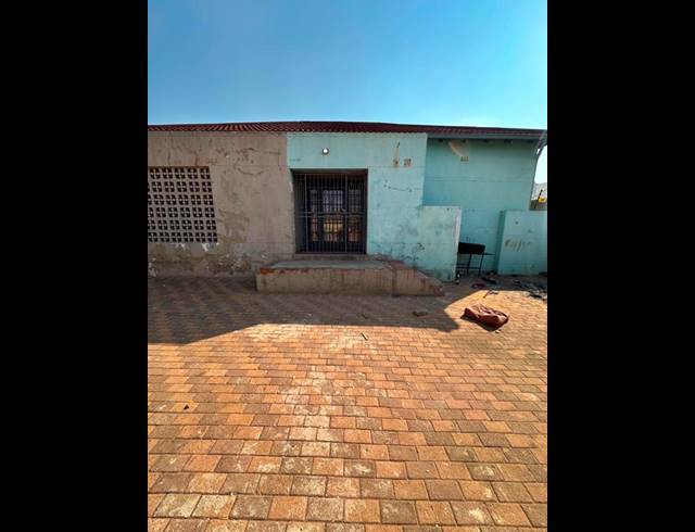10 BEDROOM HOUSE FOR SALE IN SPRINGS CENTRAL